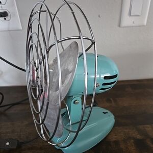 Vtg Bullet Back Desk Fan 9" Oscillating Aqua Blue